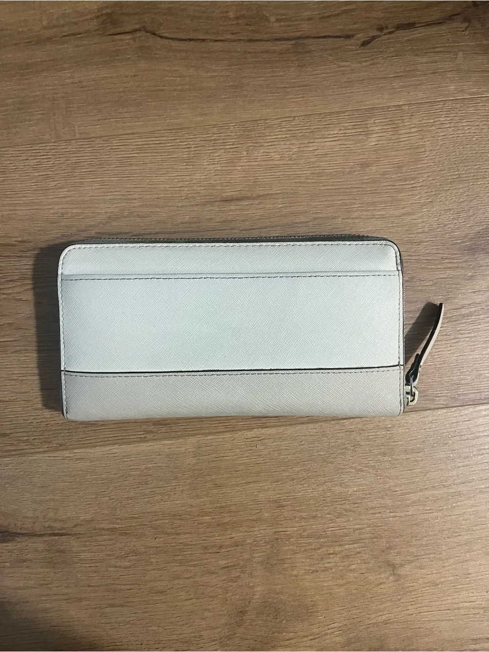 kate spade white and beige zip-around card wallet